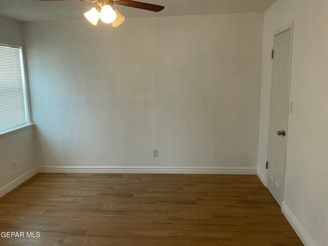 Building Photo - 335 Flynn Dr