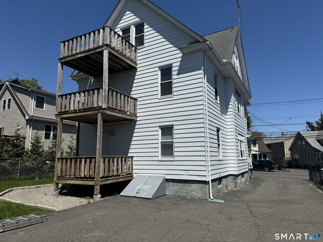 Building Photo - 561 Black Rock Tpke