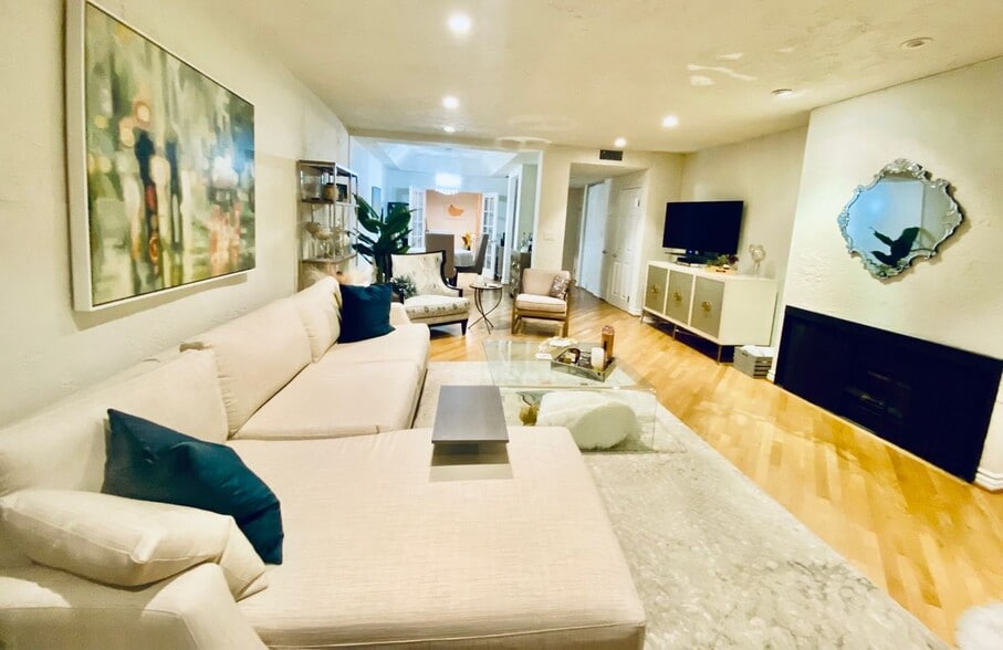 Building Photo - 8455 Fountain Ave