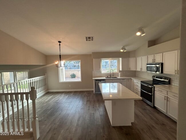 Building Photo - 1611 W Musket Way