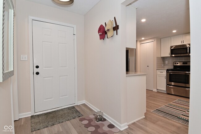 Building Photo - 9477 Aberdare Dr