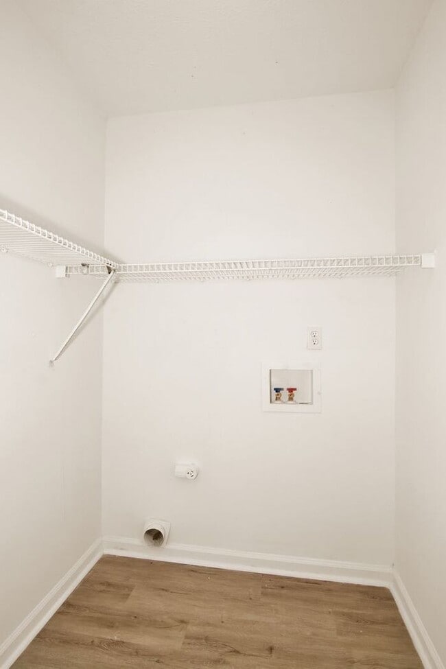 Building Photo - 5 Ashwood Cir