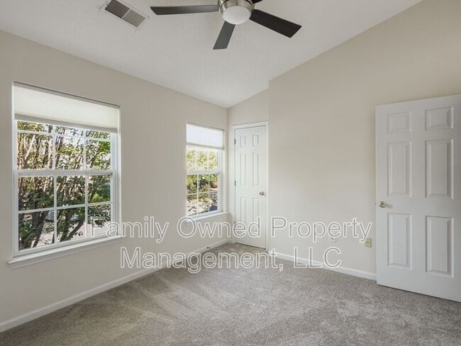 Building Photo - 502 Tree Branch Cir