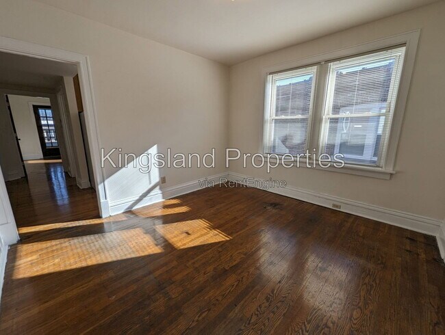 Building Photo - 4943 Lindenwood Ave