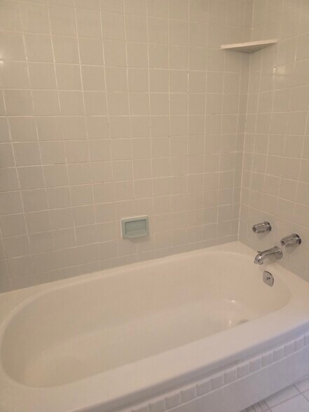 Building Photo - 708 Erie St