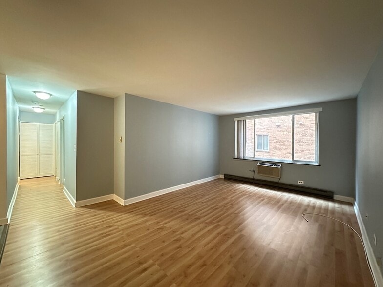 Building Photo - 3825 N Pine Grove Ave