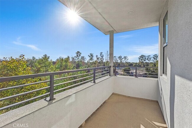 Building Photo - 157 Novel