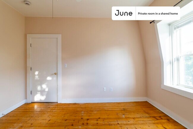 Building Photo - Room in Shared 2 bed/1 bath home