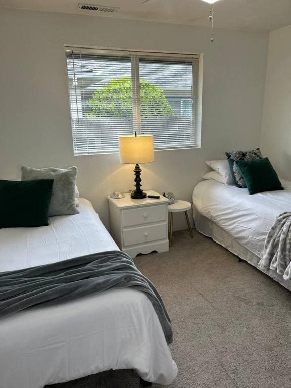 Building Photo - 563 Primrose Dr