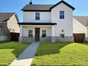 Building Photo - 4/2/2 GODLEY ISD - Two Story Home - Fireplace