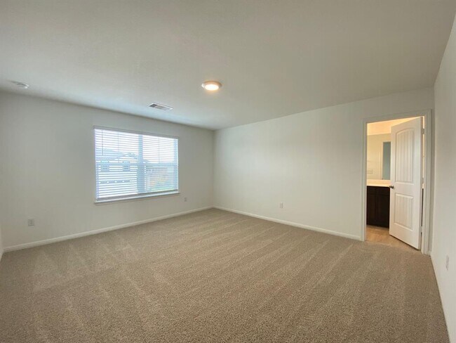 Building Photo - 205 Saide St