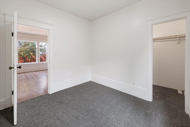 Building Photo - 1113 W Montgomery Ave