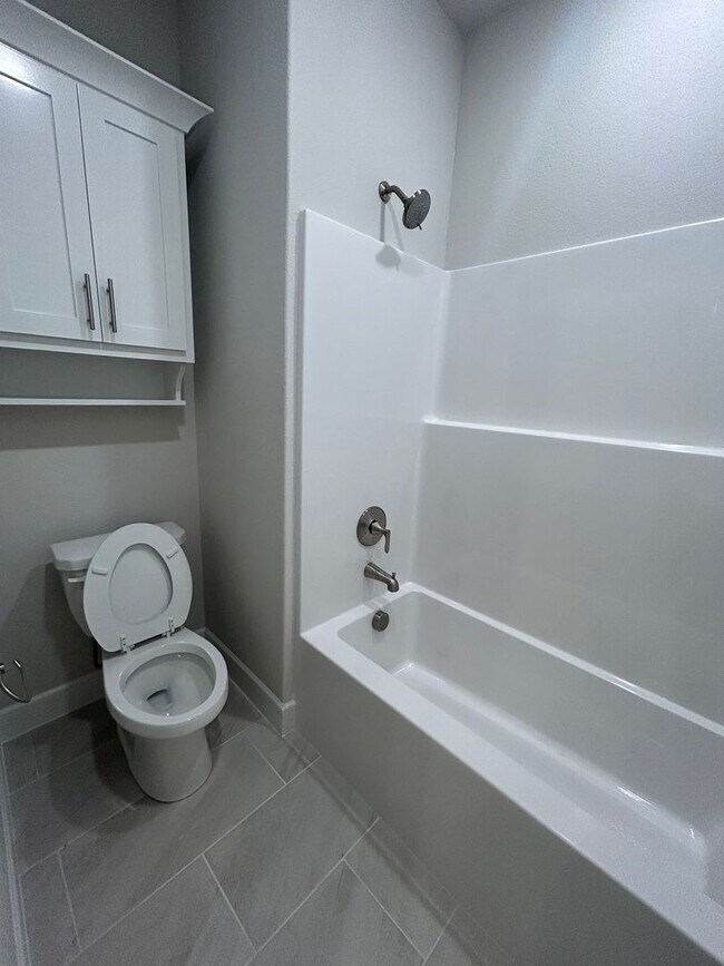 Building Photo - Beautiful Bentonville Home! 4 Bedrooms, 2 ...