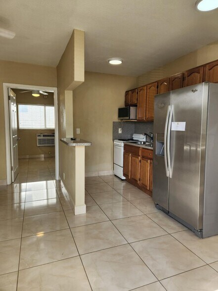 Building Photo - 3071 SW 27th Ave