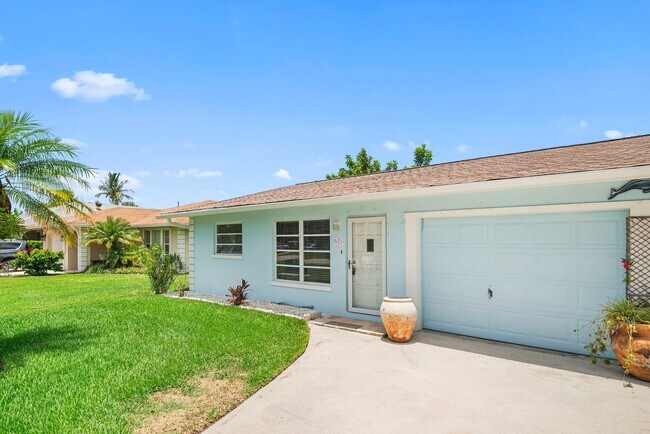 Building Photo - Renovated 3 Bed, 2 Bath Annual Rental in Naples Park