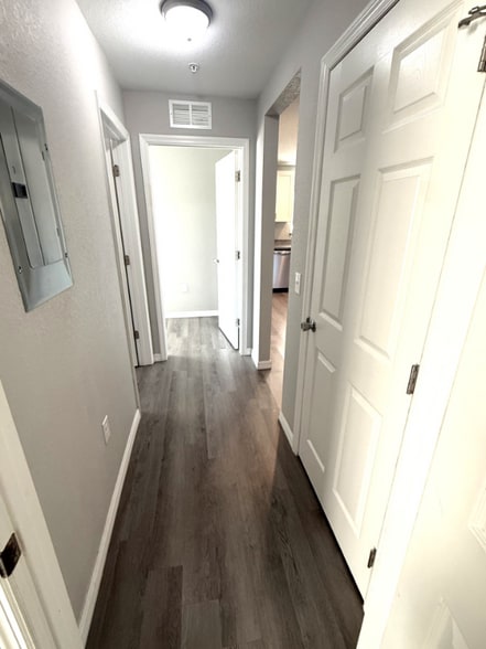 Building Photo - 1935 Ave O SW