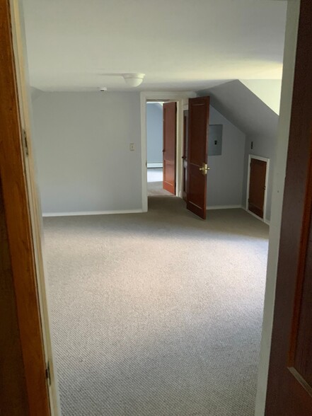 Building Photo - 106 Tripp Hollow Rd