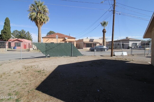 Building Photo - 8903 Old County Dr