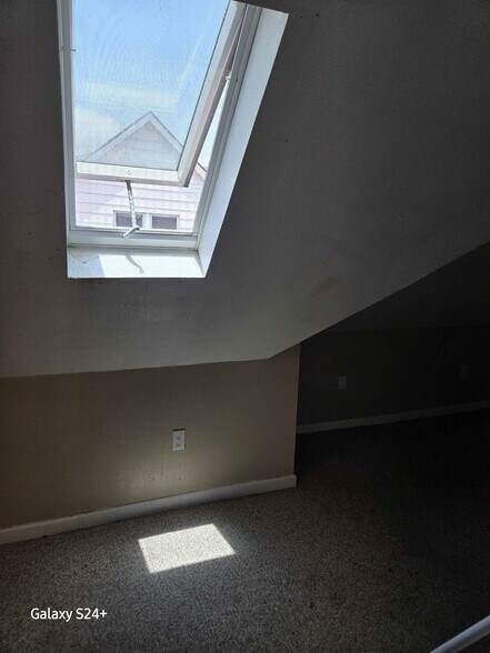 Building Photo - 2042 S Washington St