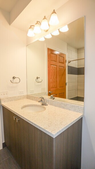 Building Photo - 3158 N Broadway St