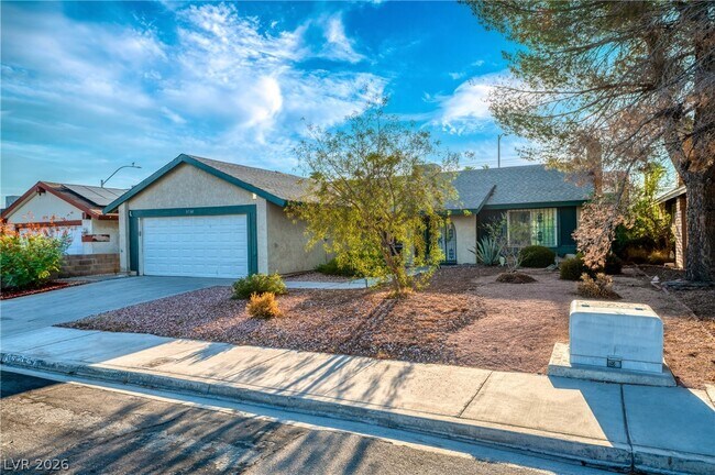 Building Photo - 3730 Greenwood Dr