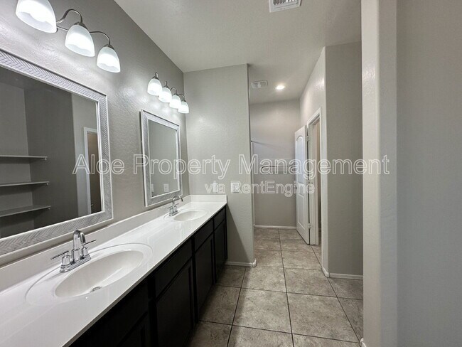 Building Photo - 3066 N Lainey Ln