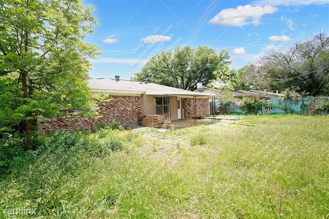 Building Photo - 704 Lynne Ln