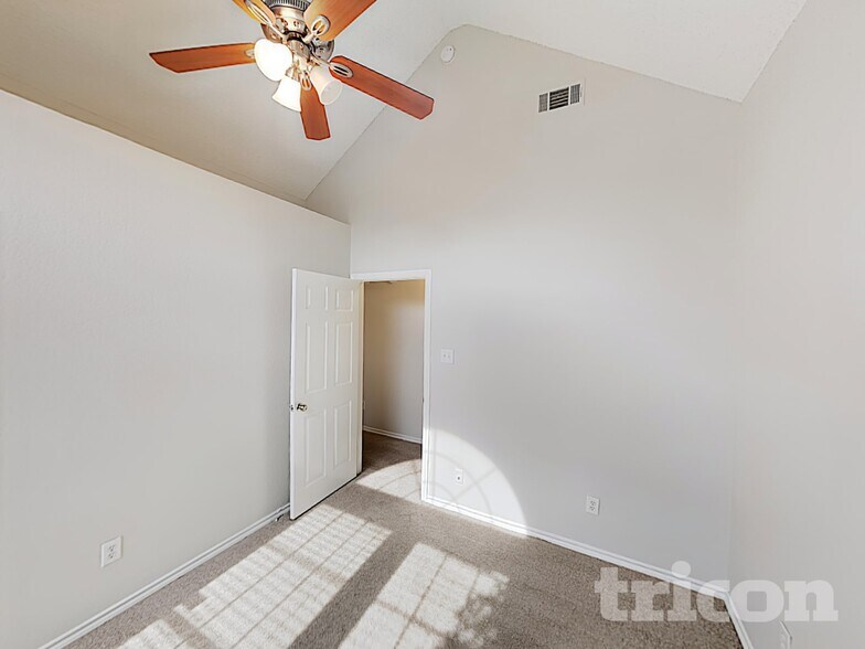 Building Photo - 1415 Develon Dr