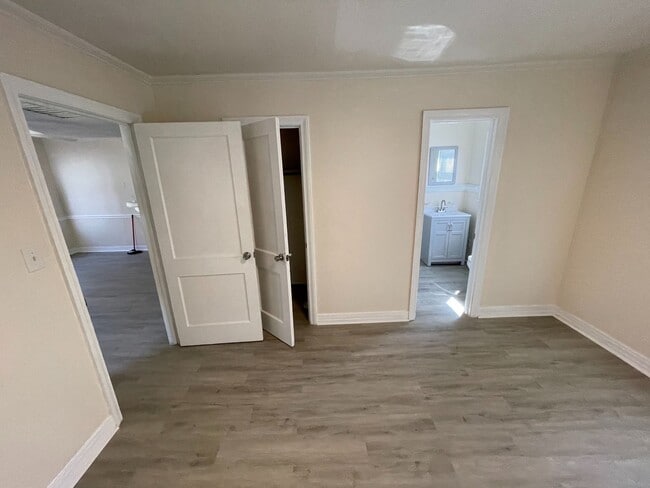 Building Photo - 2 Bedroom House - Available late August