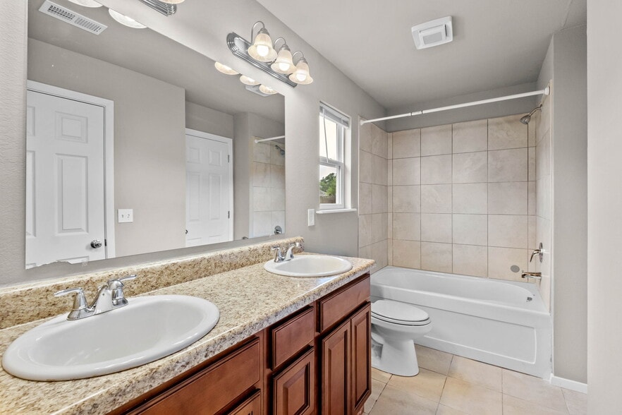 Building Photo - 1388 S Spritz Dr