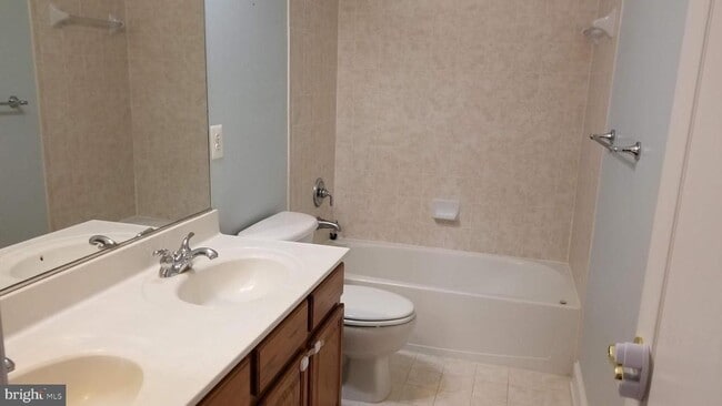 Building Photo - 43649 Riverpoint Dr