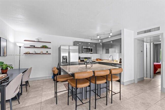 Building Photo - 3725 S Olive Ave
