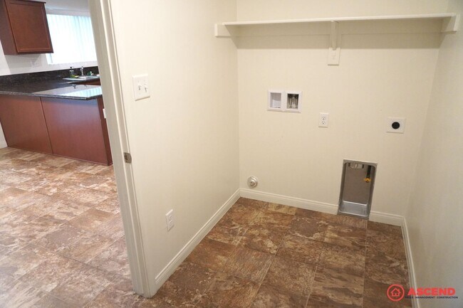 Building Photo - Beautiful Home Located in the Southeast!