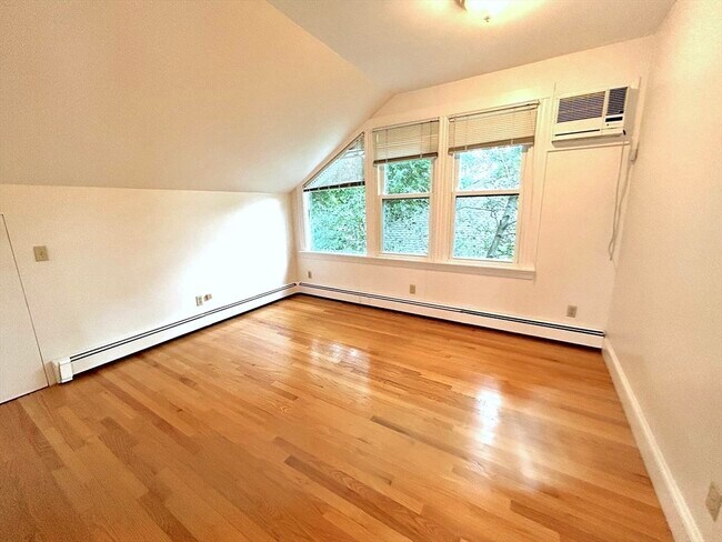 Building Photo - 82 Stearns Rd