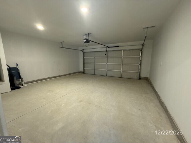 Building Photo - 489 Grand Magnolia St