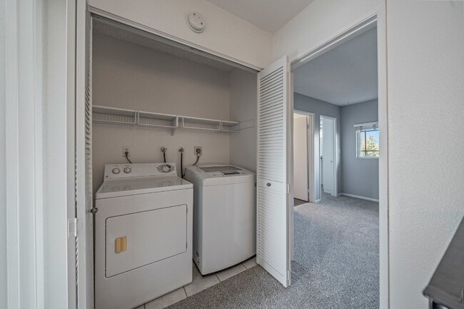 Building Photo - North Park 3 bd / 2.5 ba 2-story Townhome w/Private Patio Yard, Parking,  + More! Available Now