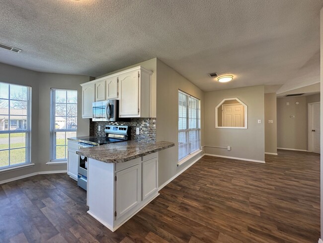 Building Photo - 1707 Plumbark Dr