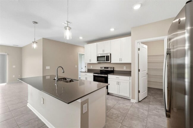 Building Photo - 724 Daring Dr