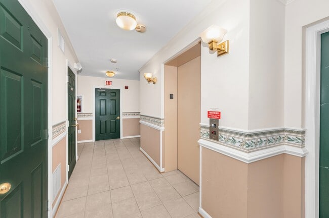 Building Photo - 500 Bradley Ct