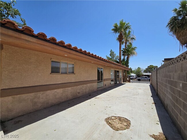 Building Photo - 713 N 18th St