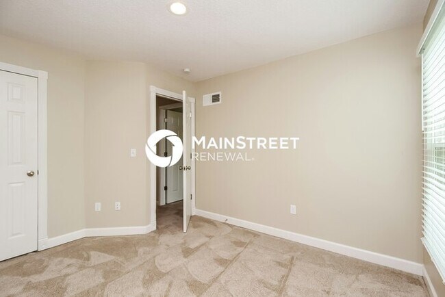 Building Photo - 3 Bedroom Pet-Friendly Home in Shawnee, KS with Main Street Renewal