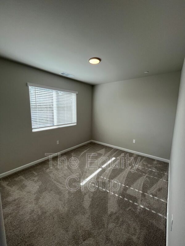 Building Photo - 405 S Summit St