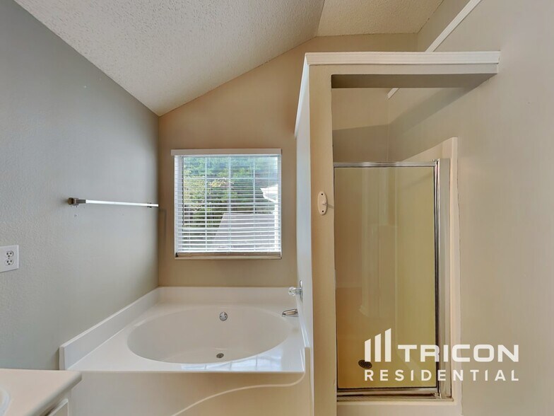 Building Photo - 4151 Ravenwood Ct