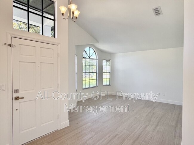 Building Photo - 553 Walnut Grove Pl