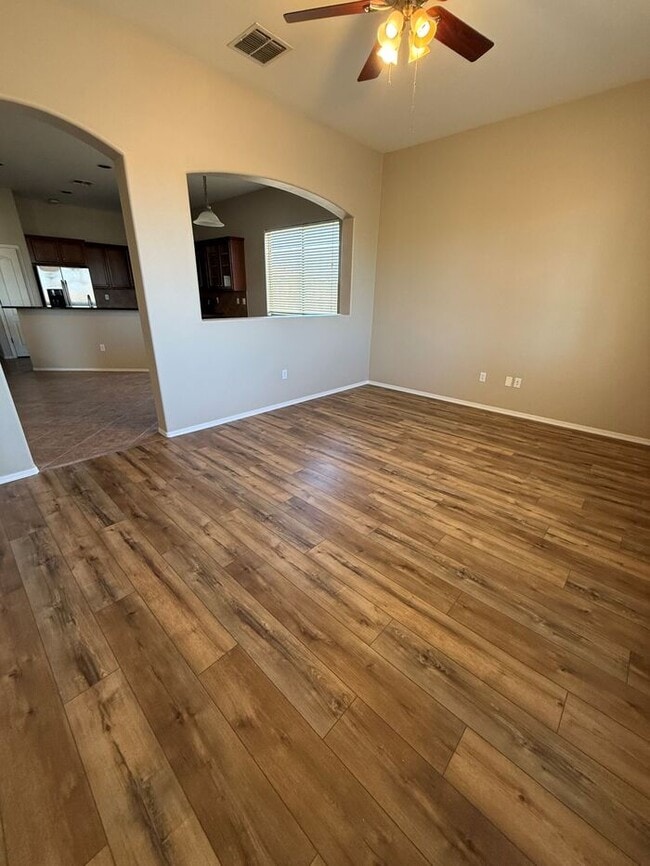 Building Photo - House For Rent