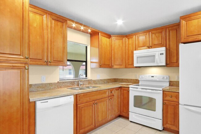 Building Photo - 717 S US Hwy 1