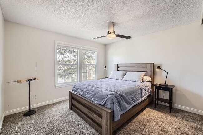 Building Photo - Evolve Real Estate: Spacious 3 Bed 3 bath ...