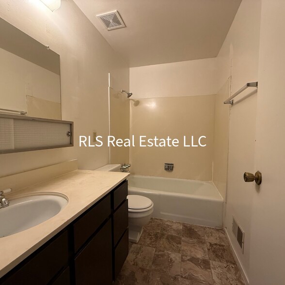 Building Photo - 8668 S 1500 E