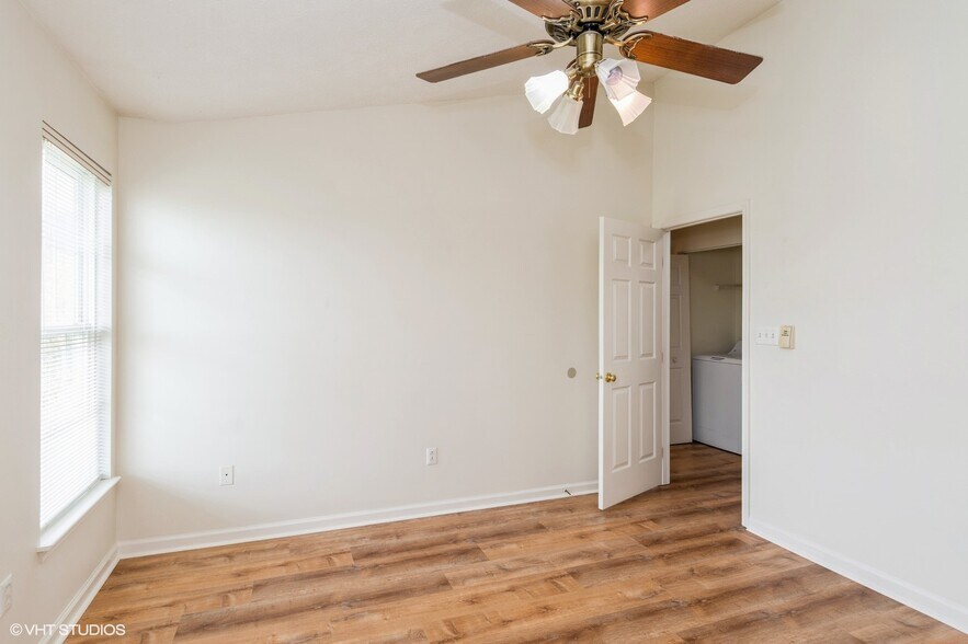 Building Photo - 8705 Lost Valley Dr