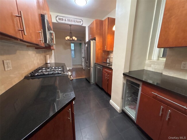 Building Photo - 8 Barstow Rd